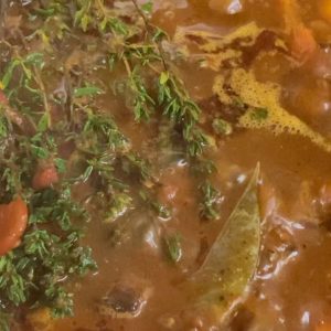 Deftige Soja-Gulaschsuppe